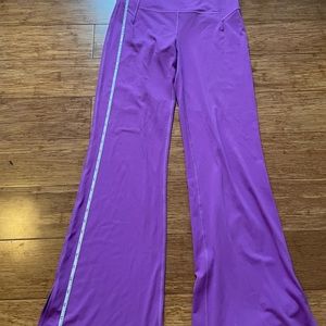 Women’s Lululemon high rise, flared groove yoga pants size 8